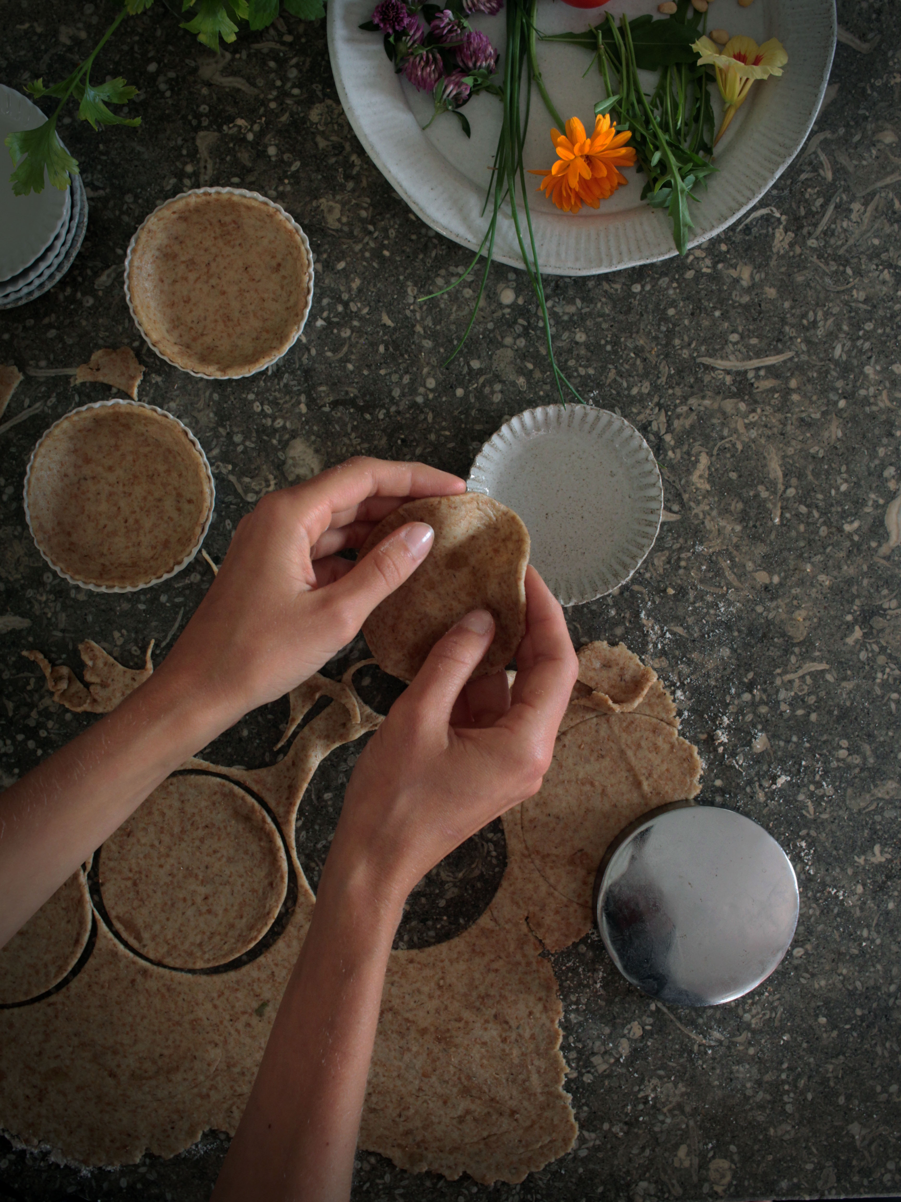 mini torte salate cotte in stampini di gres